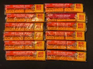 lot 9 image: B1 - Assortment of Keebler Cheese and Peanut Butter Snack Pack Crackers