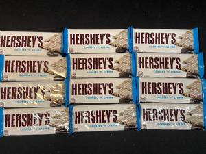 lot 18 image: H1 - Collection of 12 Hersheys Cookies n Creme Chocolate Bars