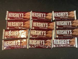 lot 21 image: K1 - Collection of 10 Hersheys Milk Chocolate Bars