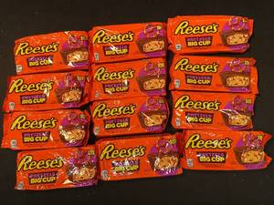 lot 26 image: P1 - 15 Packs of Reeses Big Cup Pretzels King Size Candy