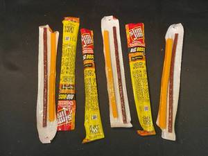 lot 30 image: S1 - Set of 5 Slim Jim Big Boss Original N Cheese Snacks