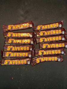 lot 57 image: V1 - Set of 10 Hersheys 5th Avenue Candy Bars