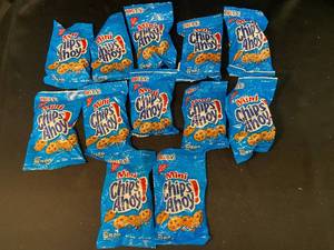 lot 69 image: X1 - 12-Pack of Mini Chips Ahoy Cookies Bags