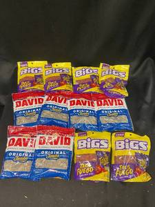 lot 92 image: B2 - Collection of Sunflower Seed Packs - Bigs and David Brands