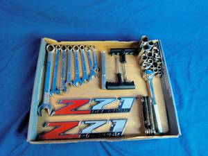 lot 5 image: Tool lot and Chevrolet Z71 Badges