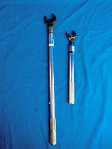 lot 21 image: Detroit Preset Torque Wrenches