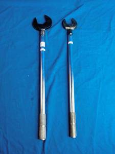 lot 24 image: 2 Detroit Preset Torque Wrenches