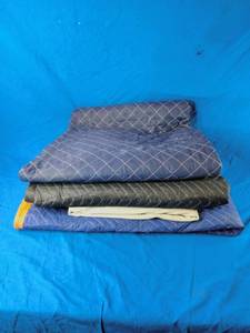 lot 64 image: 4 Moving Blankets