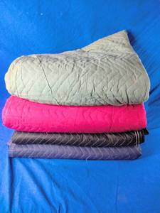 lot 66 image: 4 Moving Blankets
