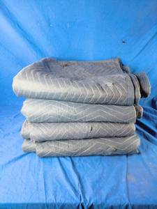lot 67 image: 4 Moving Blankets