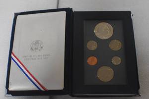 lot 10 image: 1990 Prestige Set