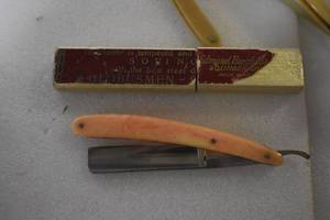 lot 29 image: Vintage Barber shop Items
