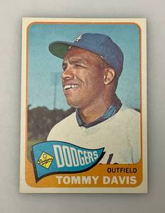 lot 166 image: 1965 Topps # 435 Willie Davis Baseball Card (In Protective Sleeve)