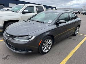 lot 14 image: 2016 Chrysler 200S