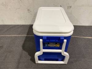 lot 151 image: Igloo 38 qt. Wheelie Cool Wheeled Ice Chest Cooler