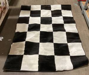 lot 156 image: Mainstays Black and White Checkered Indoor Area Rug