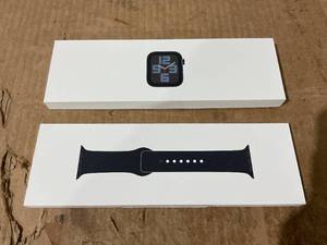 lot 228 image: Apple Watch SE (2nd Gen) GPS 40mm Smartwatch with Midnight Aluminum Case MXFR3LLA