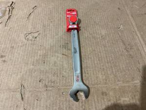 lot 278 image: Milwaukee 1516 SAE Combination Wrench 45-96-9430