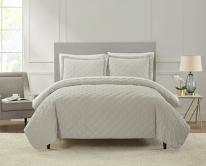 lot 524 image: 7PCS King Size Mainstays Corduroy Quilt Set with Sheets