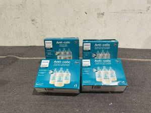 lot 480 image: LOT OF 4 Anti-Colic Baby Bottles