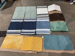 lot 588 image: LOT OF Bathroom Rugs