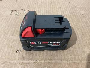 lot 65 image: Milwaukee M18 48-11-1828 REDLITHIUM XC3.0 Battery Pack