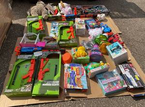 lot 78 image: Wholesale Pallet of Toys