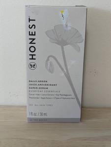 lot 132 image: Honest Beauty Daily Green Juice Antioxidant Super Serum - 1 fl oz