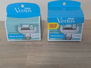 lot 152 image: Gillette Venus Extra Smooth Sensitive Womens Razor Blade Refills, 10 Count, Designed for Women with Sensitive Skin