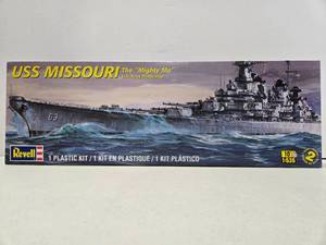 lot 50 image: NOS Unbuilt Revell USS MISSOURI Ship Model Kit