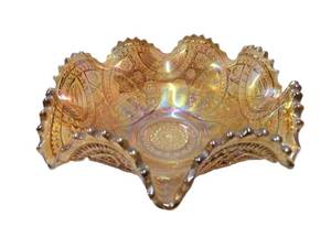 lot 54 image: Larger Vintage 11 Scalloped Carnival Glass Bowl