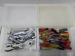 lot 56 image: Large Lot of CRAFTSMAN Wrenches & Screwdrivers