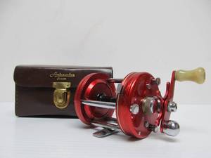 lot 19 image: Excellent Vintage ABU Ambassadeur Sweden No. 6000 Fishing Reel wLeather Case