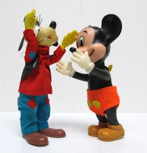 lot 20 image: 2 Old Vintage 1960s era DISNEY Mickey Mouse & Goofy Figures