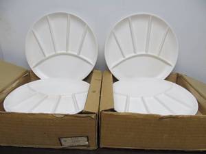 lot 68 image: 2 NOS Boxes of 1950s Divided Plates - Made in Japan