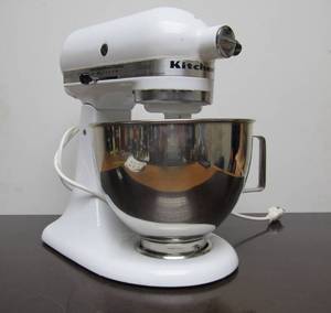 lot 70 image: Working KitchenAid Classic Mixer wAccessories