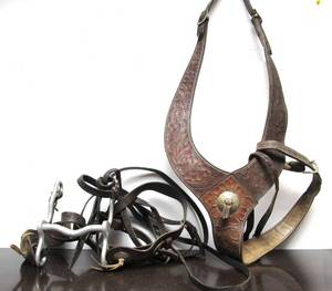 lot 75 image: Old Vintage Western Tooled Leather Horse Pulling Collar & Bit