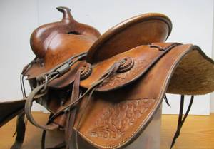 lot 77 image: Very Nice RANGE KING Minneapolis Western Leather Horse Saddle - 16
