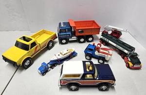 lot 98 image: Group of Larger Vintage Metal Toy Cars & Trucks