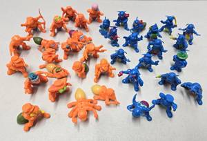 lot 107 image: Large Lot of Orig Vintage 1980s Hasbro ARMY ANTS