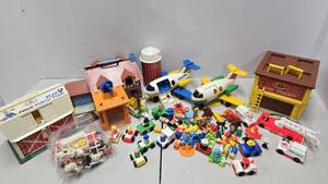 lot 142 image: Large Estate Lot of Fisher Price LITTLE PEOPLE Building Sets & Many People & Accessories