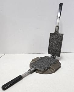 lot 147 image: JOTUL Norway Cast Iron Cookie Press wStand