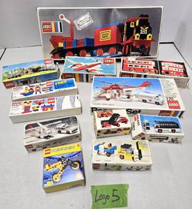 lot 140 image: Estate Lot Tote Full of Vintage etc LEGO Sets #5