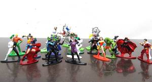 lot 190 image: Lot of Assorted Small Toy Figures