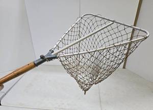 lot 221 image: Very Cool Vintage Wood Handle Extendable Fishing Net