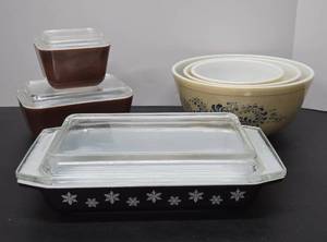 lot 231 image: Lot of Assorted Vintage PYREX Dishware