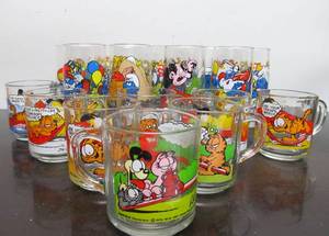 lot 251 image: Large Lot of Vintage 1970s Character Glasses - Garfield & The Smurfs