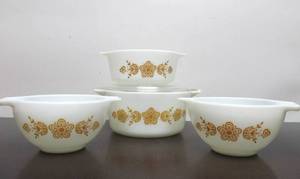 lot 250 image: Set of Vintage PYREX Butterfly Gold Dishware