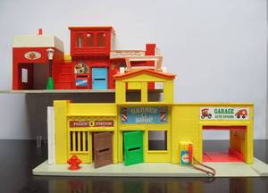 lot 252 image: 2 Vintage FISHER PRICE Playsets 
