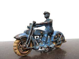 lot 260 image: Original Old Vintage 1920s-30s era Cast Iron Police Motorcycle Toy